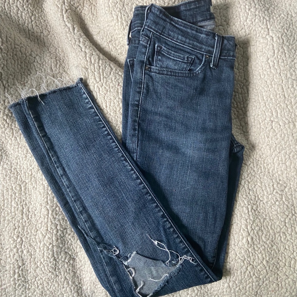 LEVI’S 711 skinny with black tag